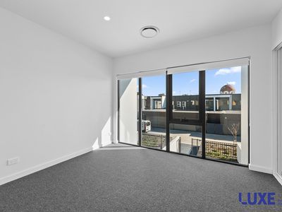 30 / 20 Leahy Close, Narrabundah