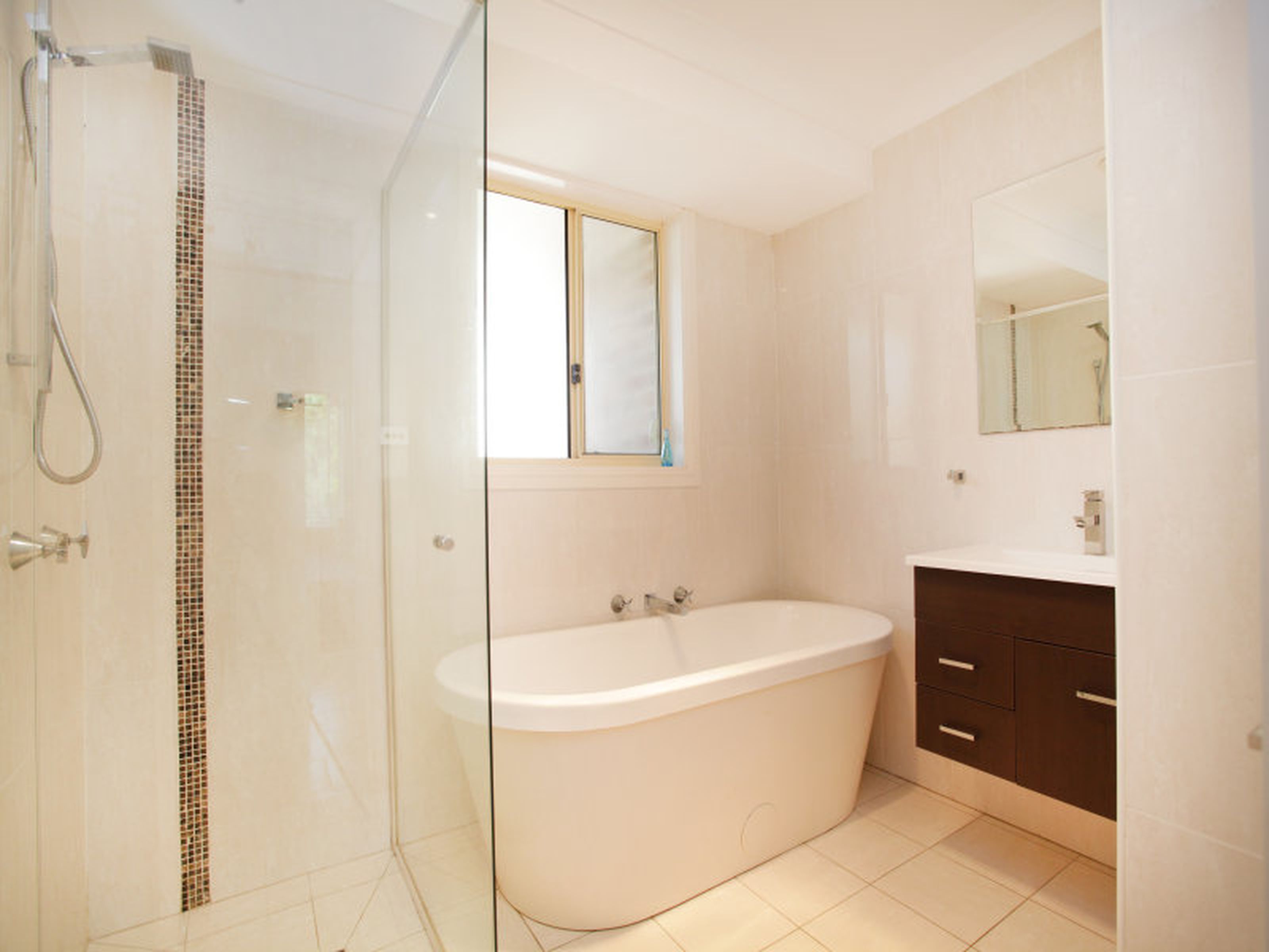 1 Barronfield Drive, GLENMORE PARK