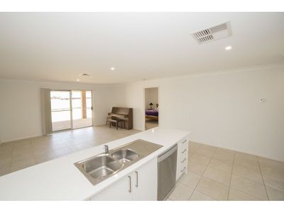 20 Hindmarsh Esplanade, Dubbo