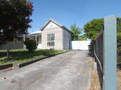 2 Earlstown Road, Oakleigh