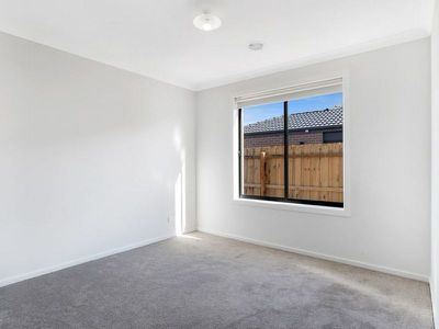 9 Cotton Field Way, Brookfield