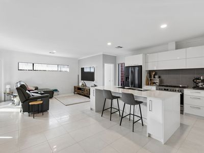 12 Roebuck Boulevard, Eglinton