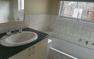 2 / 10 Queens Court, Berwick