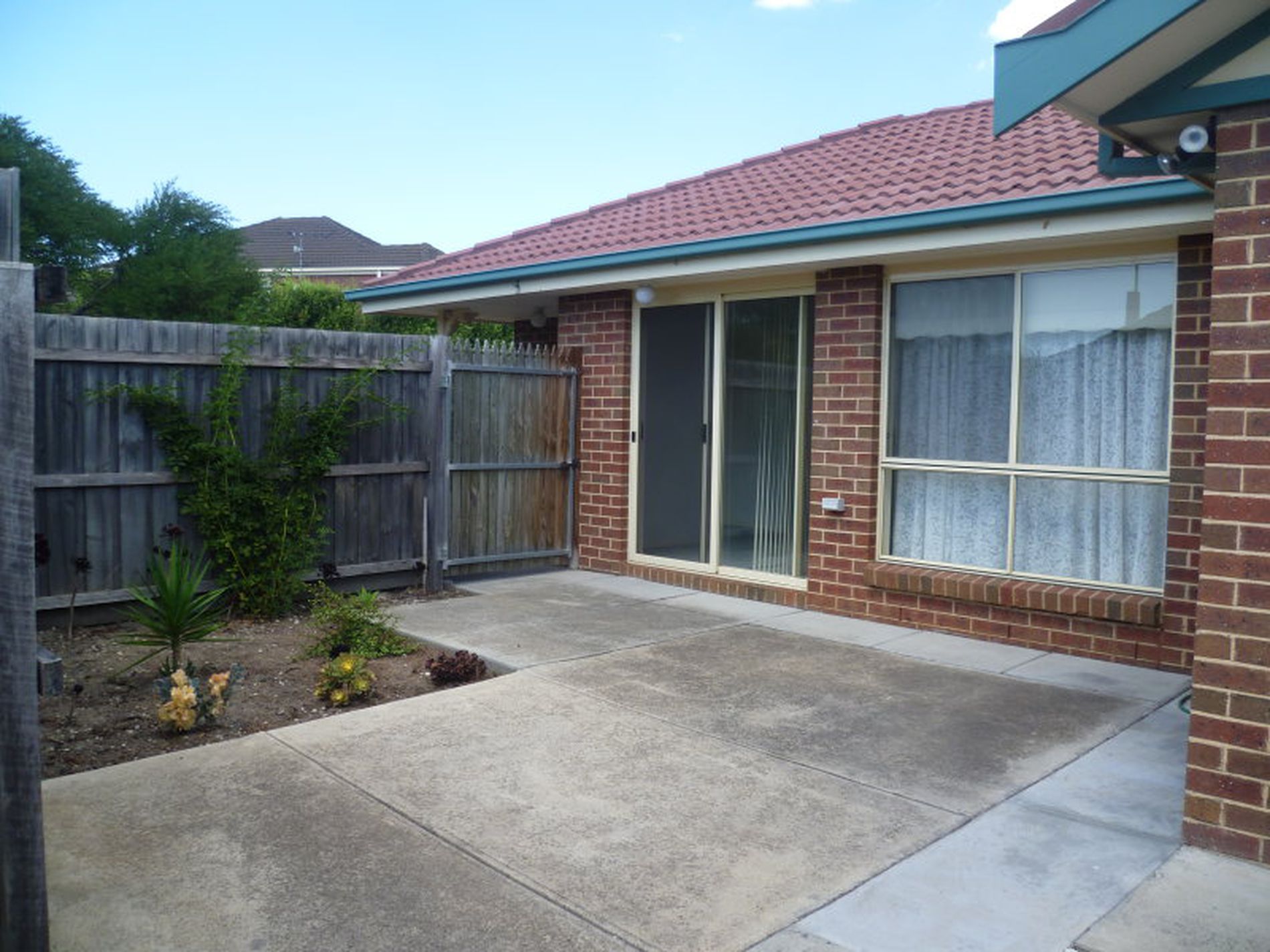 2 / 3 Pratt Court, Bell Post Hill