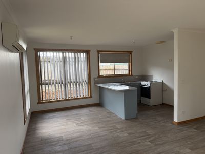 2 / 13 Jenner Street, Wynyard