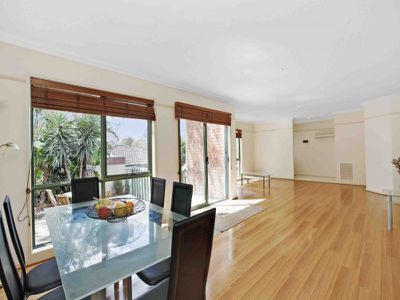 2 / 119 Karingal Drive, Briar Hill