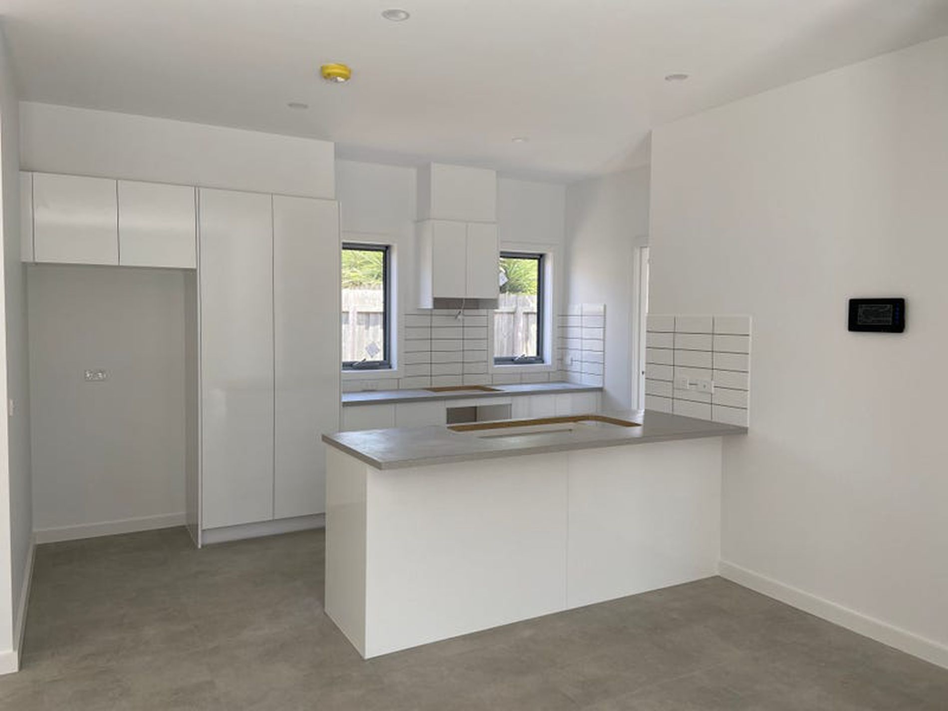 8 / 5 Helms Street, Newcomb