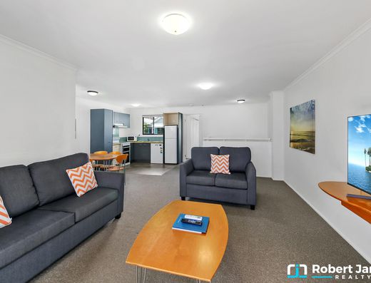 PREMIUM POSITION - DUAL KEY APARTMENT WITH VIEWS image 8