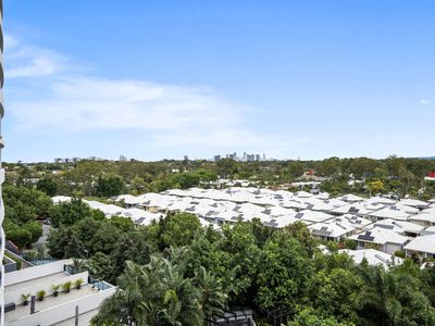 5609 / 5 Harbour Side Court, Biggera Waters