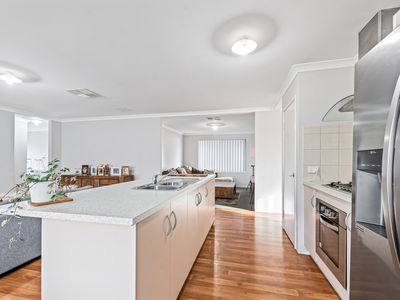 27 Calneggia Drive, Byford