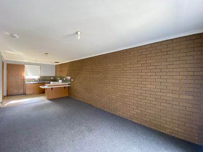 2 / 11 Beasley Avenue, Werribee