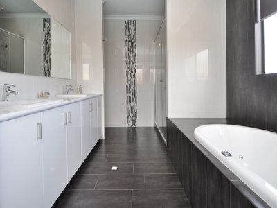 2 Pirring Way, Hannans