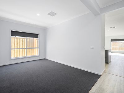 28 Cushion Way, Tarneit