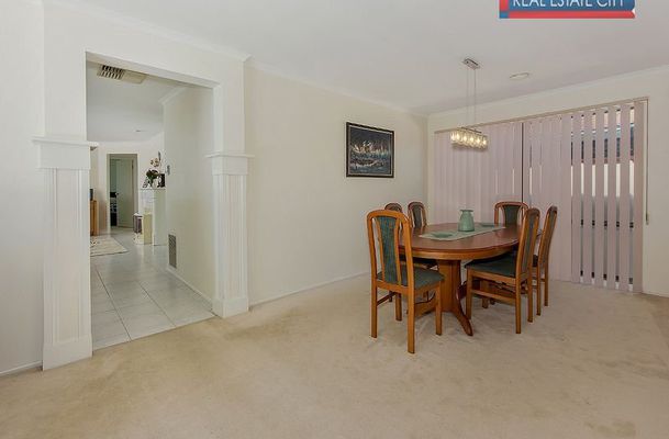 42 Reardon Crescent, Roxburgh Park
