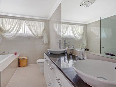 32 Baker Street, Oatley