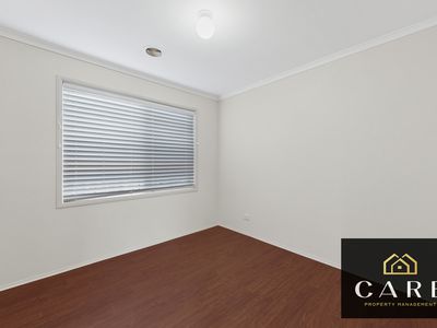 8 Michaelia Close, Cranbourne West