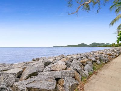 121 O'Shea Esplanade, Machans Beach