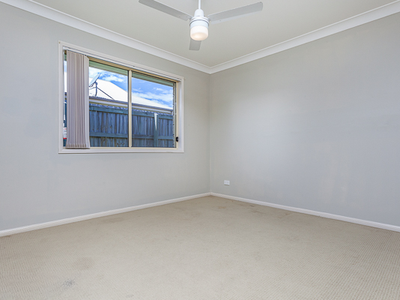 1/3 Lady Bowen Parade, Rothwell