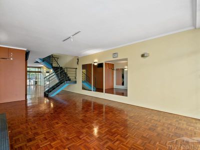 6 Robinson Ave, Perth