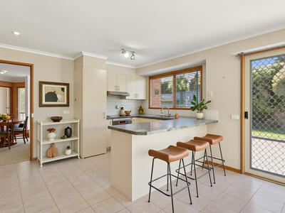 8 Carol St, Mornington