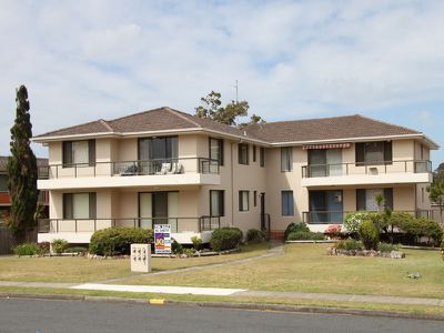 1 / 78   Head Street, Forster