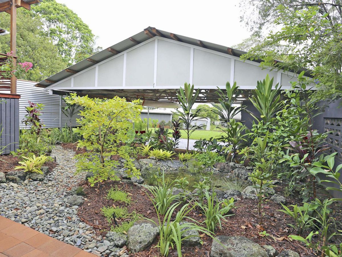9 Downing Street, Malanda