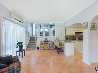 32 Sunset Boulevard, Kianga