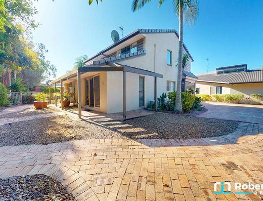 Ideal Unit in Small Gated Complex - Prime Location! image 4