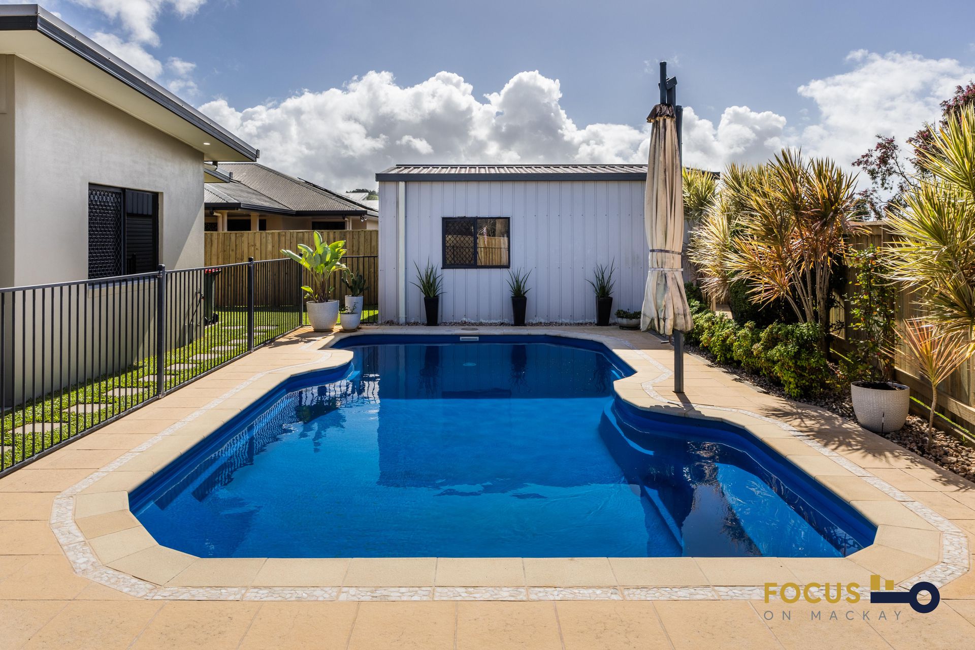House / 6 Pavillion Court, Glenella