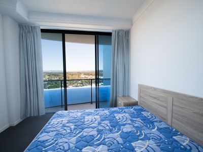 21006 / 5 Harbour Side Court, Biggera Waters