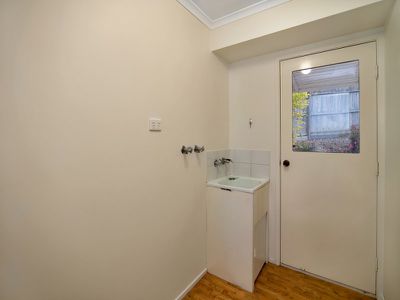 1 / 8 Louise Court, Silkstone