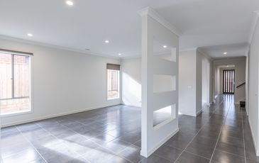 6 Mistover Grove, Officer