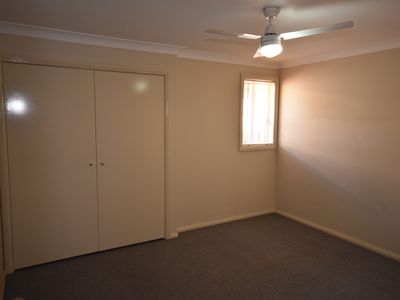 32 John Glenn Place, Dubbo