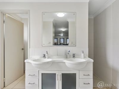 86 Amalfi Drive, Zilzie