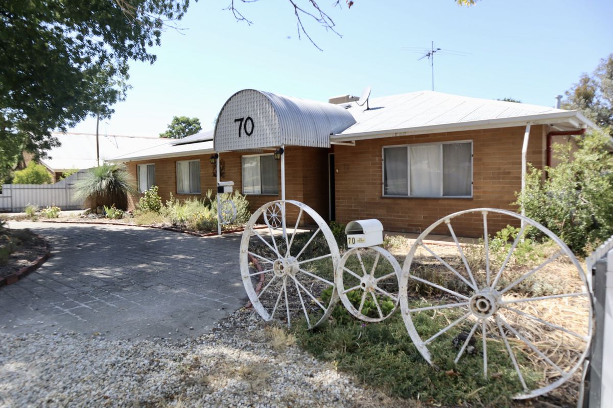 Lifestyle at it's best in Chiltern, 4 Bed, 1 Bath, Large block, Alfresco, Double car shed and Carport
