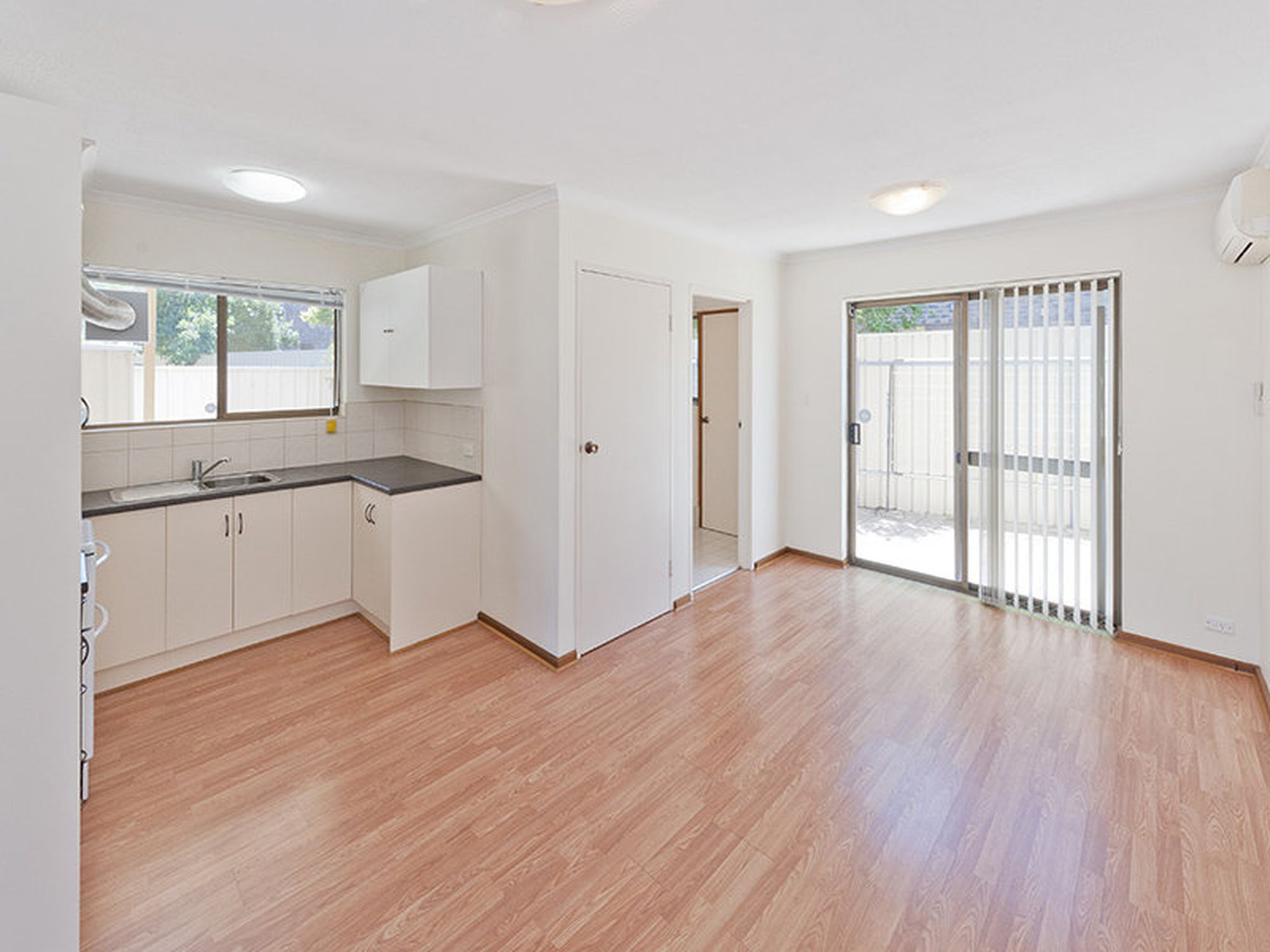 3 / 4 Chapel Street, Plympton