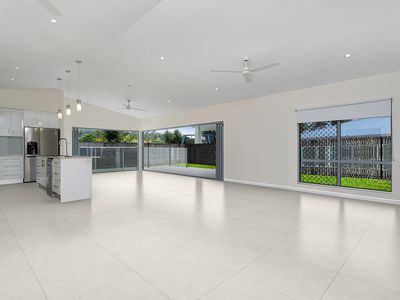 6 Lockyer Crescent, Bentley Park