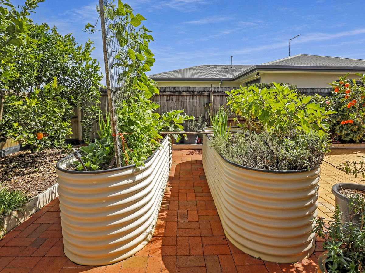 9 Sommerset Drive, Atherton