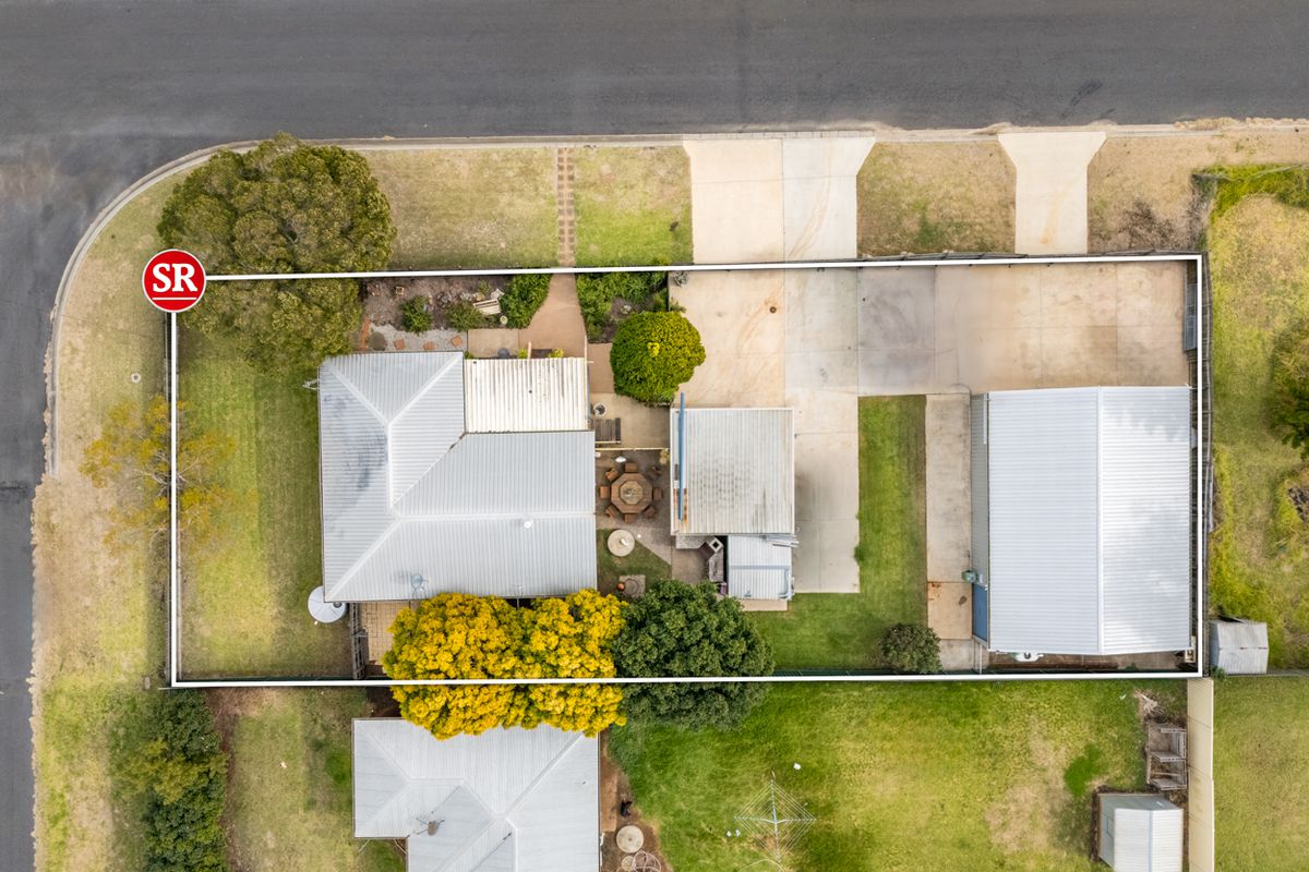Quality Home + Huge Shed on 1012 sqm