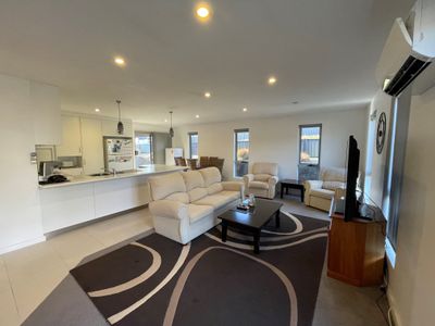 2 / 27 Heather Crescent, Park Grove