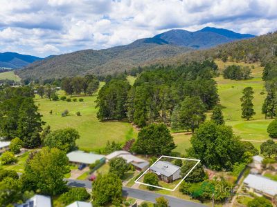 18 Mountain Avenue, Mount Beauty