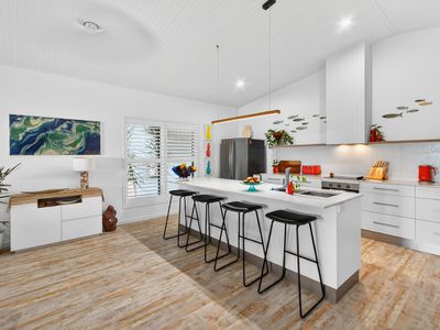 8 Blackcurrant Drive, Hideaway Bay