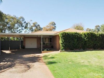 16 Hellyer Court, Dubbo
