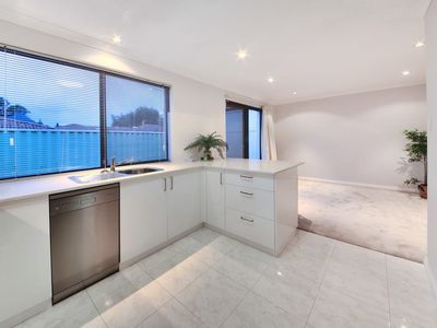 2 / 54 Calais Road, Scarborough