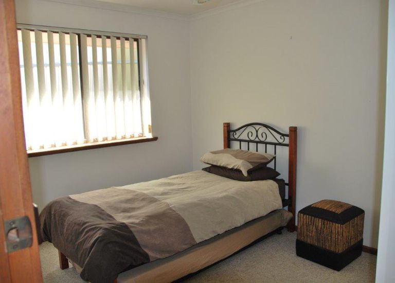 1B Fryer Street, Hallett Cove