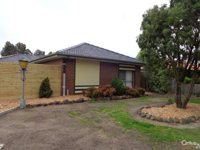 1 / 6 Gray Street, Cranbourne North