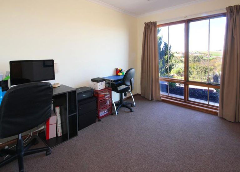 13 Quinvale Road, Hallett Cove