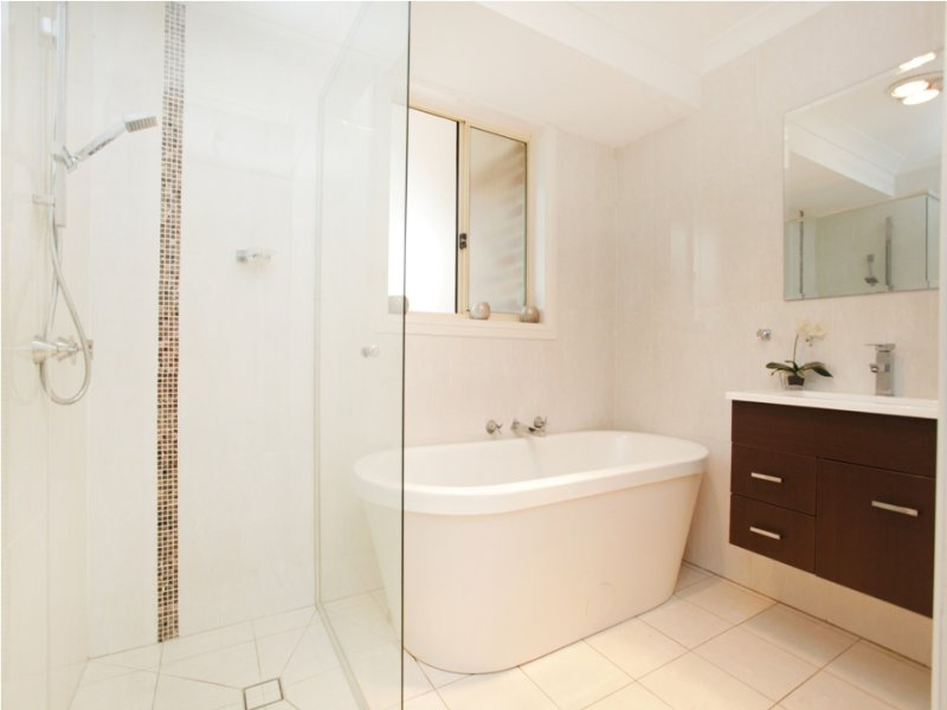 2 / 1 Barron Field Drive , GLENMORE PARK