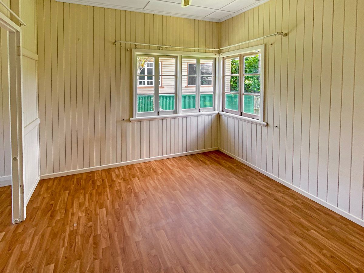 74 Planet Avenue, Atherton