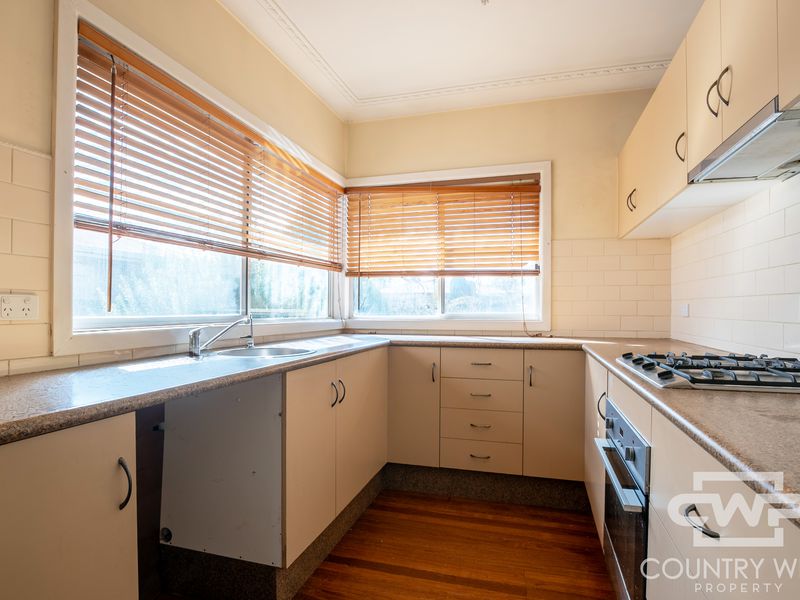 8 Lackey Street, Guyra